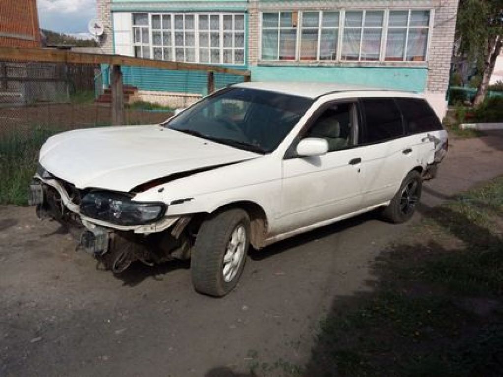 Срочная продажа автомобиля Nissan Avenir 1999 в Улан-Удэ