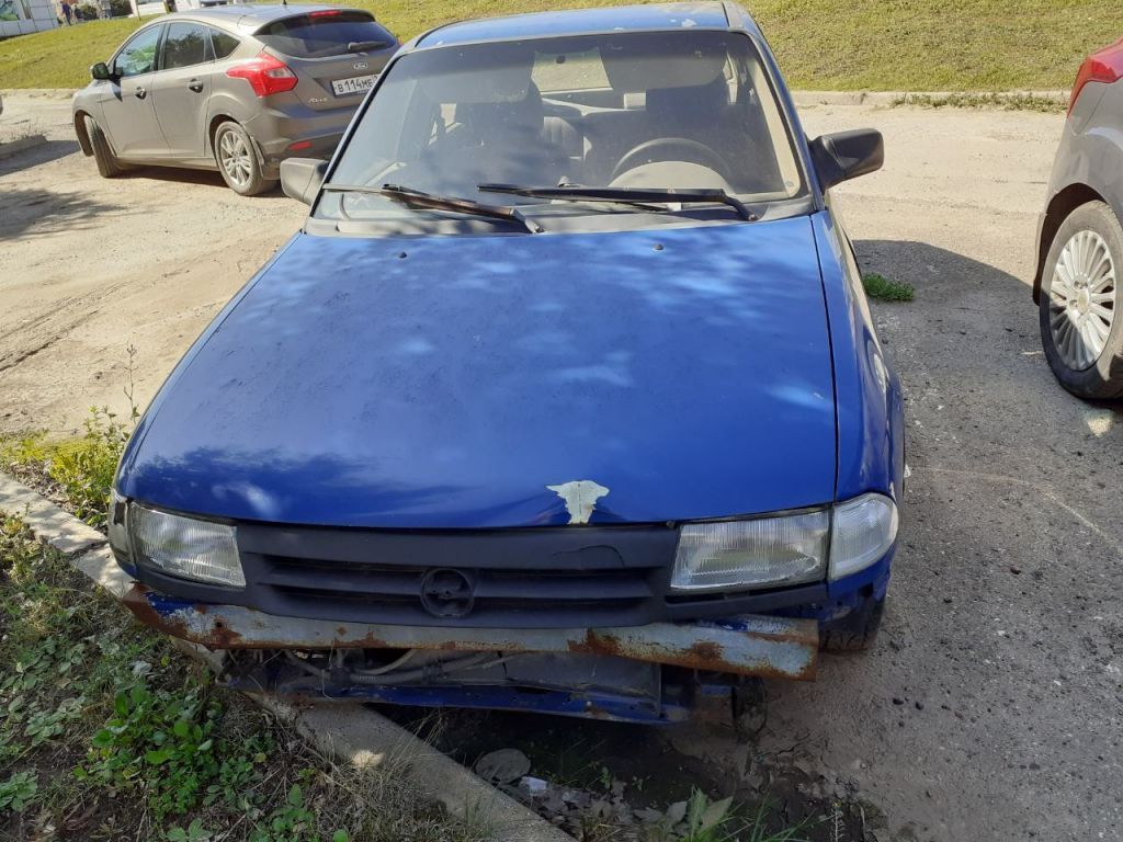 Срочная продажа автомобиля Opel Astra 1994 в Чебоксарах