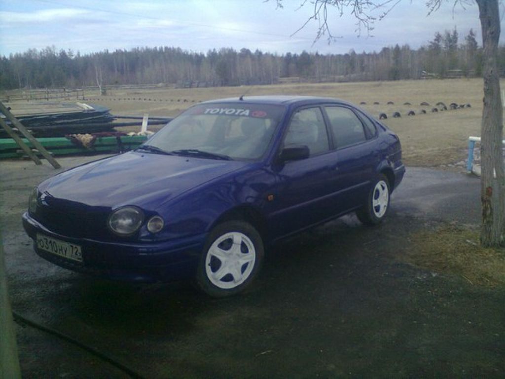 Срочная продажа автомобиля Toyota Corolla 1999 в Югорске