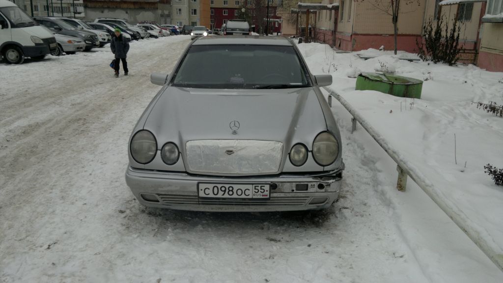 Срочная продажа автомобиля Mercedes-Benz E-класс 1998 в Пыть-яхе