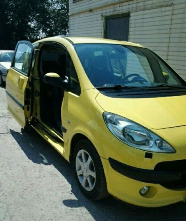 Срочная продажа автомобиля Peugeot 1007 2006 в Старом Осколе