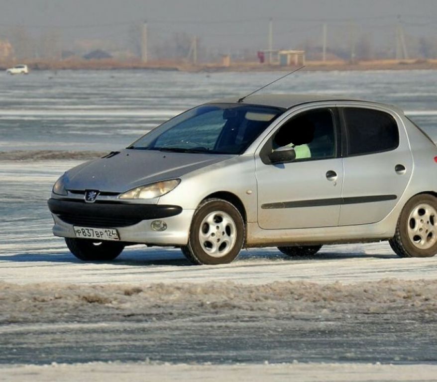 Срочная продажа автомобиля Peugeot 206 2001 в Абакане