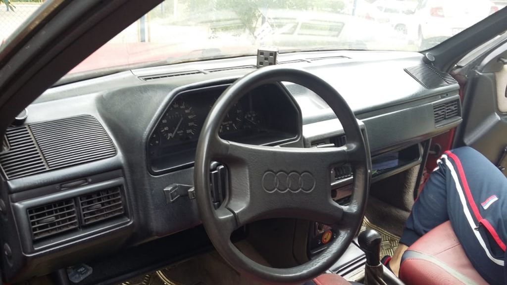 Срочная продажа автомобиля Audi 100 1985 в Воронеже Срочная продажа автомобиля Audi 100 1985 в Воронеже