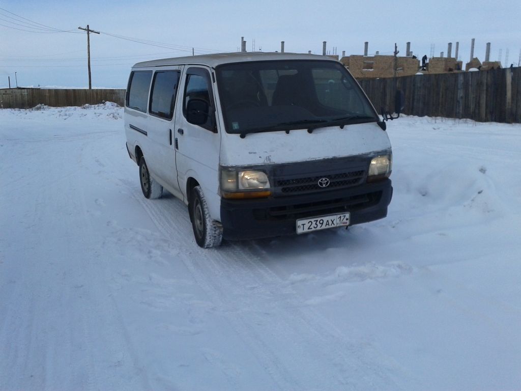 Срочная продажа автомобиля Toyota Hiace 2000 в Кызыле Срочная продажа автомобиля Toyota Hiace 2000 в Кызыле