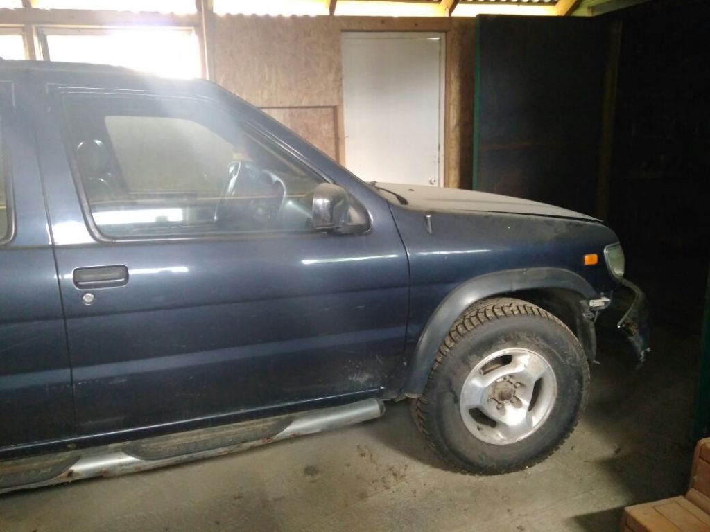 Срочная продажа автомобиля Nissan Pathfinder 1998 в Томске